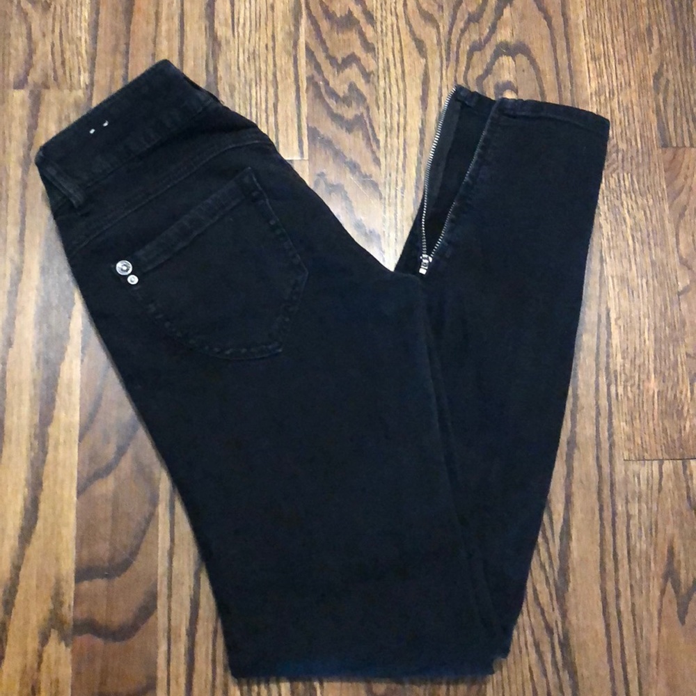 Black skinny jean
